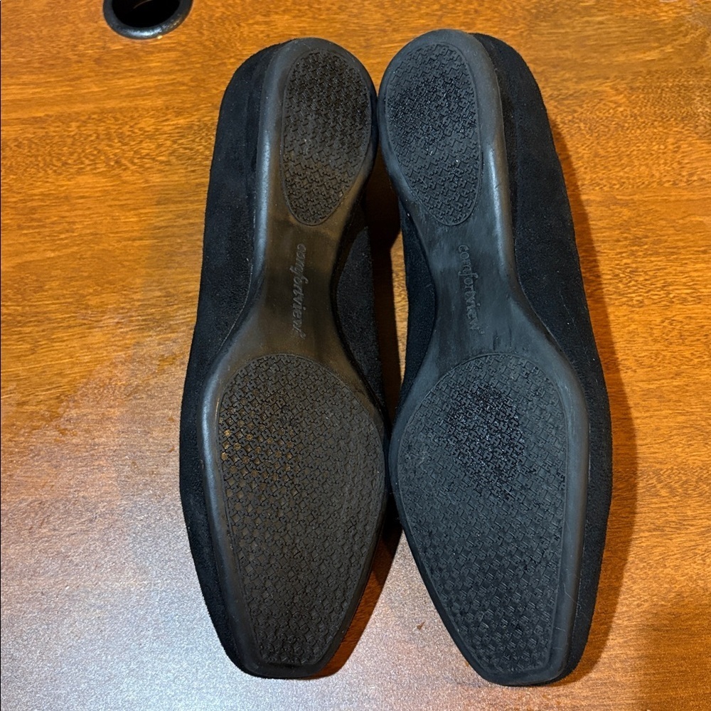 Comfortview Black Faux Suede Floral Slip-On Flats-Size 9M - Picture 8 of 9